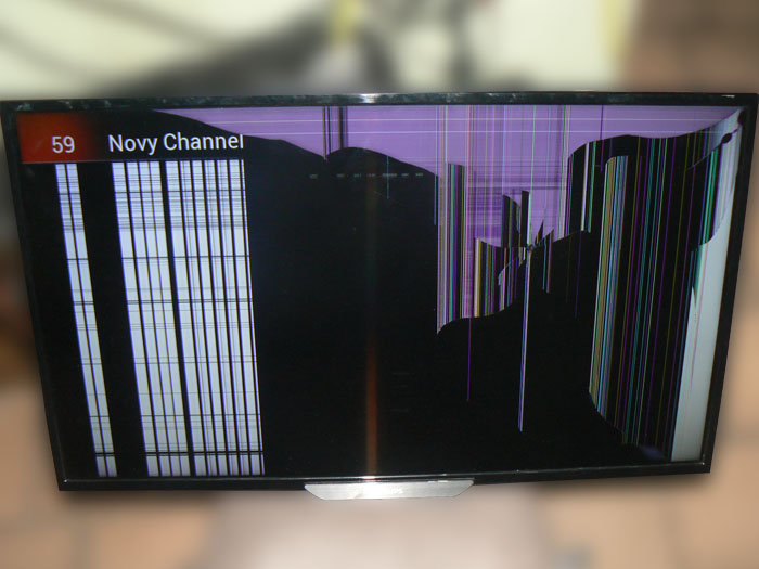 Механические повреждения на матрице телевизора Philips 32PFH4309/88 ...