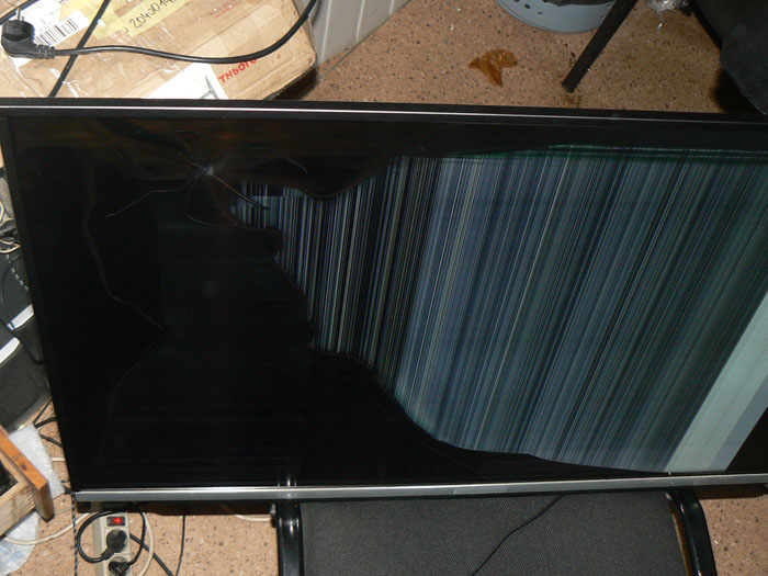 Дырка, трещины, полосы и другие дефекты на матрице телевизора Skyworth ...